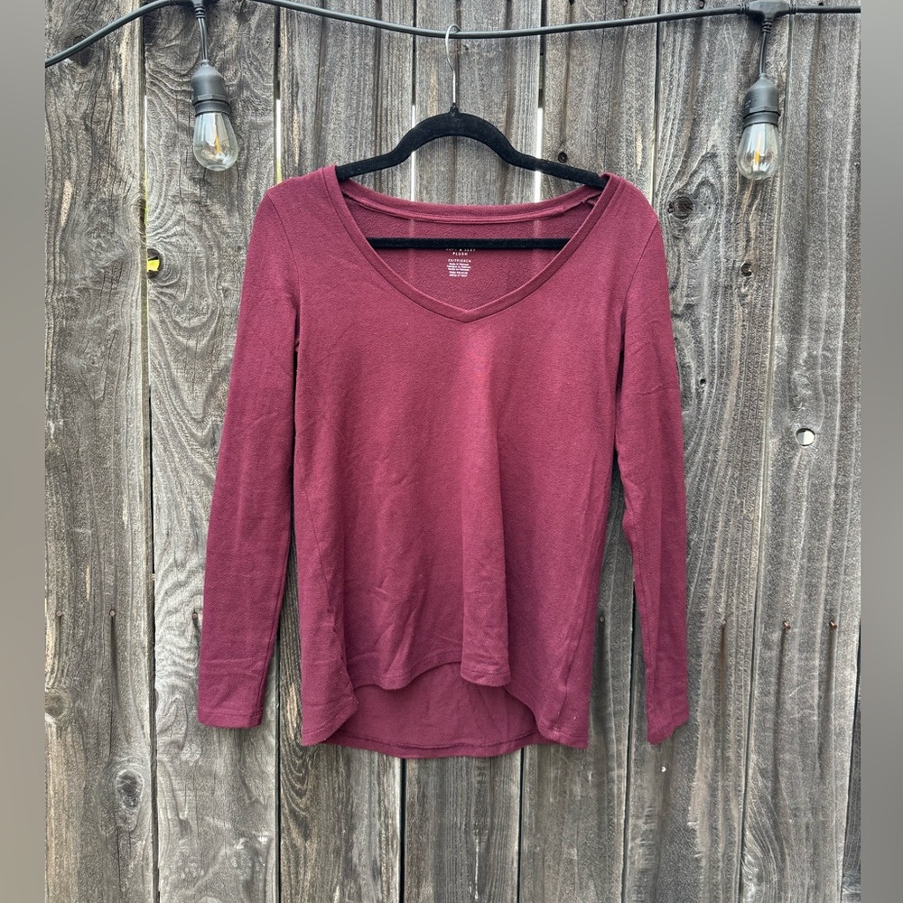 American Eagle Burgundy Red Soft and Sexy Plush Long Sleeve V neck T Shirt Sz XS